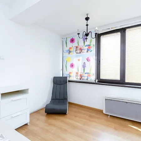 The White - Free Parking Apartment