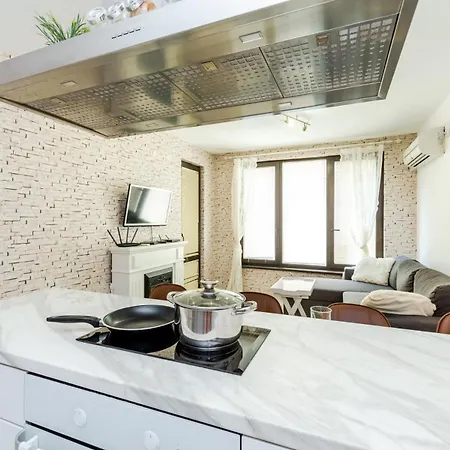 The White - Free Parking Apartment